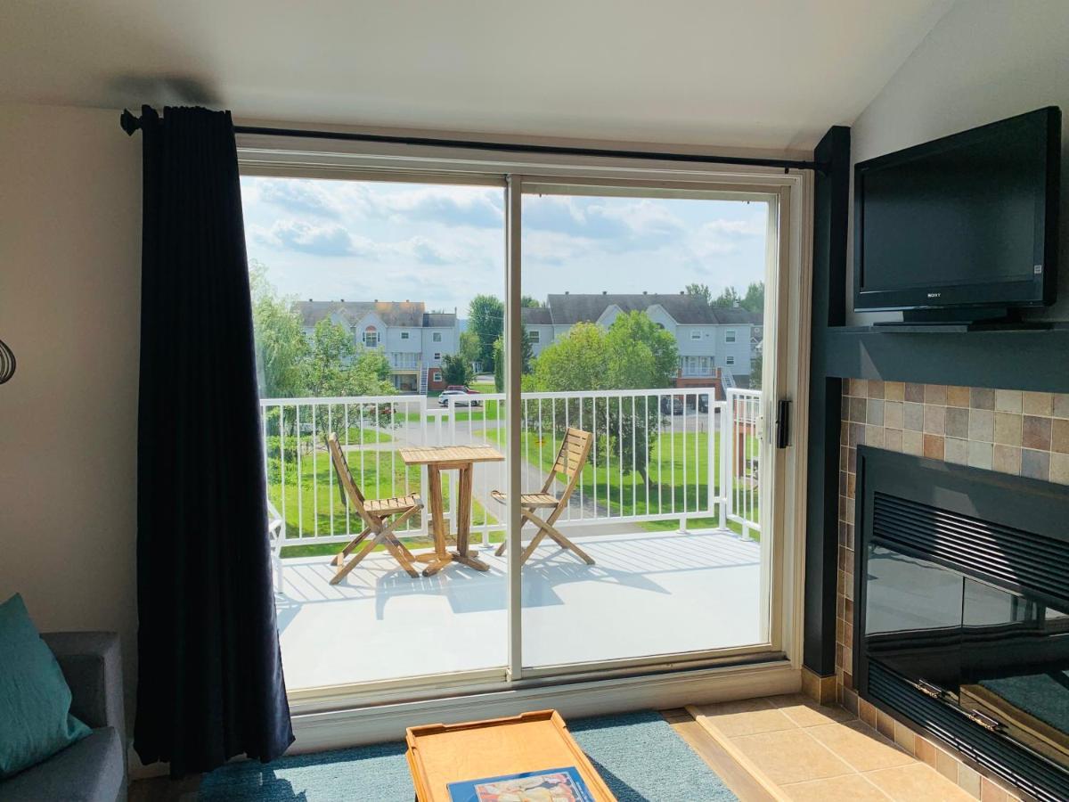 Le Philémon Club Azur plage Memphrémagog Extérieur photo